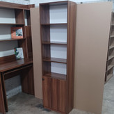 قفسه کتاب ایستاده